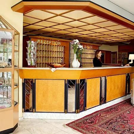 Отель Rheinhotel Vier Jahreszeiten Бад-Брайзиг