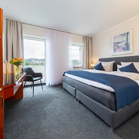 מלון Rheinhotel Vier Jahreszeiten באד ברייסיג