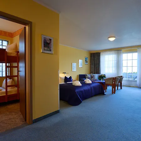 Отель Rheinhotel Vier Jahreszeiten Бад-Брайзиг