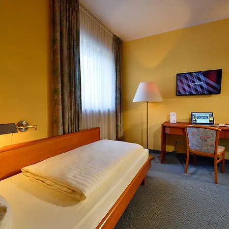 מלון Rheinhotel Vier Jahreszeiten 3*