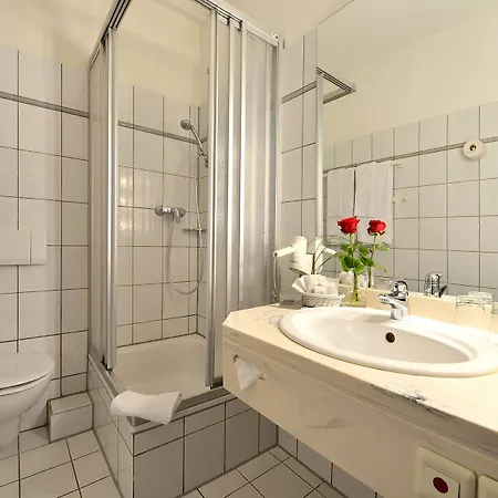 מלון Rheinhotel Vier Jahreszeiten