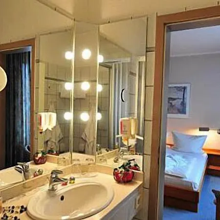 מלון Rheinhotel Vier Jahreszeiten