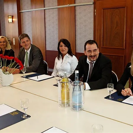 מלון Rheinhotel Vier Jahreszeiten