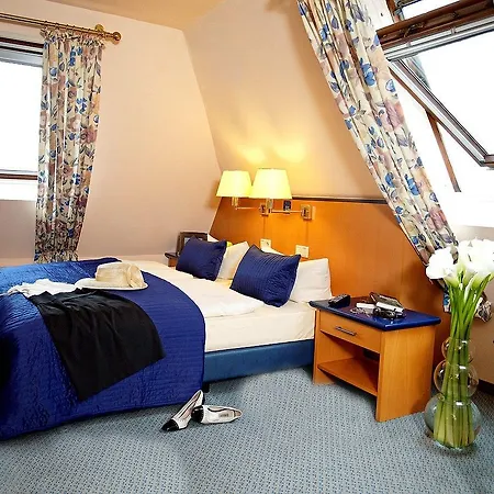 Rheinhotel Vier Jahreszeiten Отель Бад-Брайзиг