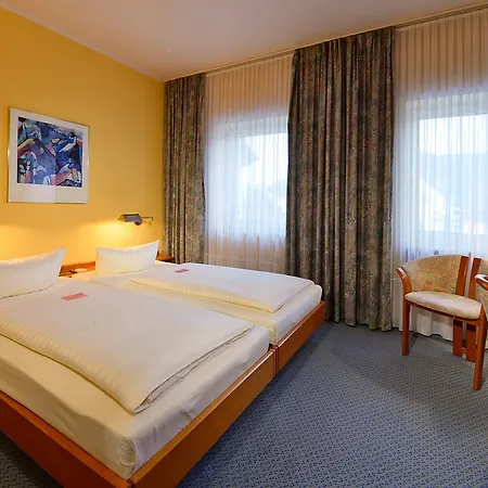 Rheinhotel Vier Jahreszeiten Бад-Брайзиг