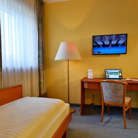 Rheinhotel Vier Jahreszeiten Отель Бад-Брайзиг