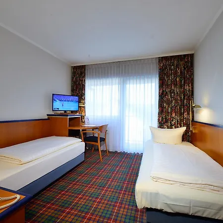 Отель Rheinhotel Vier Jahreszeiten Бад-Брайзиг