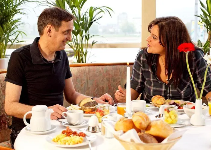 מלון Rheinhotel Vier Jahreszeiten באד ברייסיג