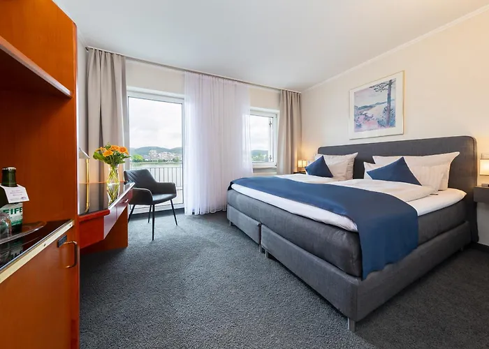 מלון Rheinhotel Vier Jahreszeiten באד ברייסיג