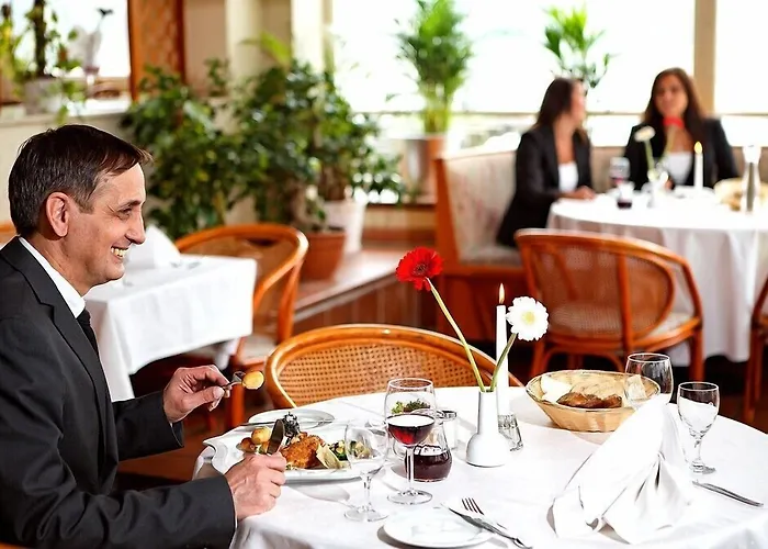 酒店 Rheinhotel Vier Jahreszeiten 3*