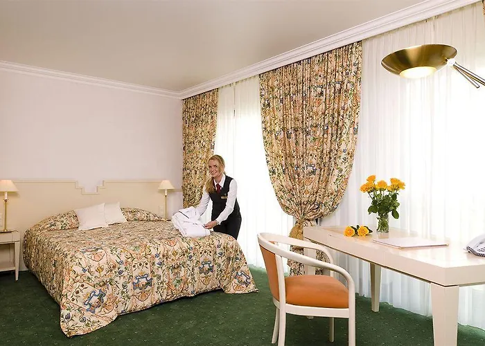 Rheinhotel Vier Jahreszeiten 巴特布雷希格