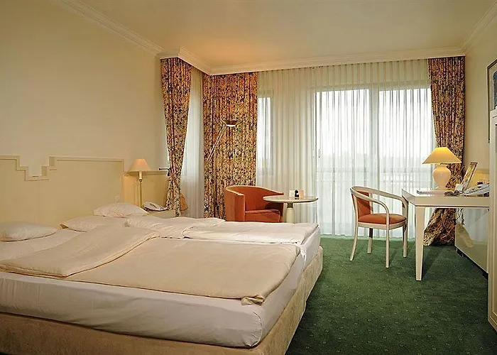 Rheinhotel Vier Jahreszeiten 酒店 3*